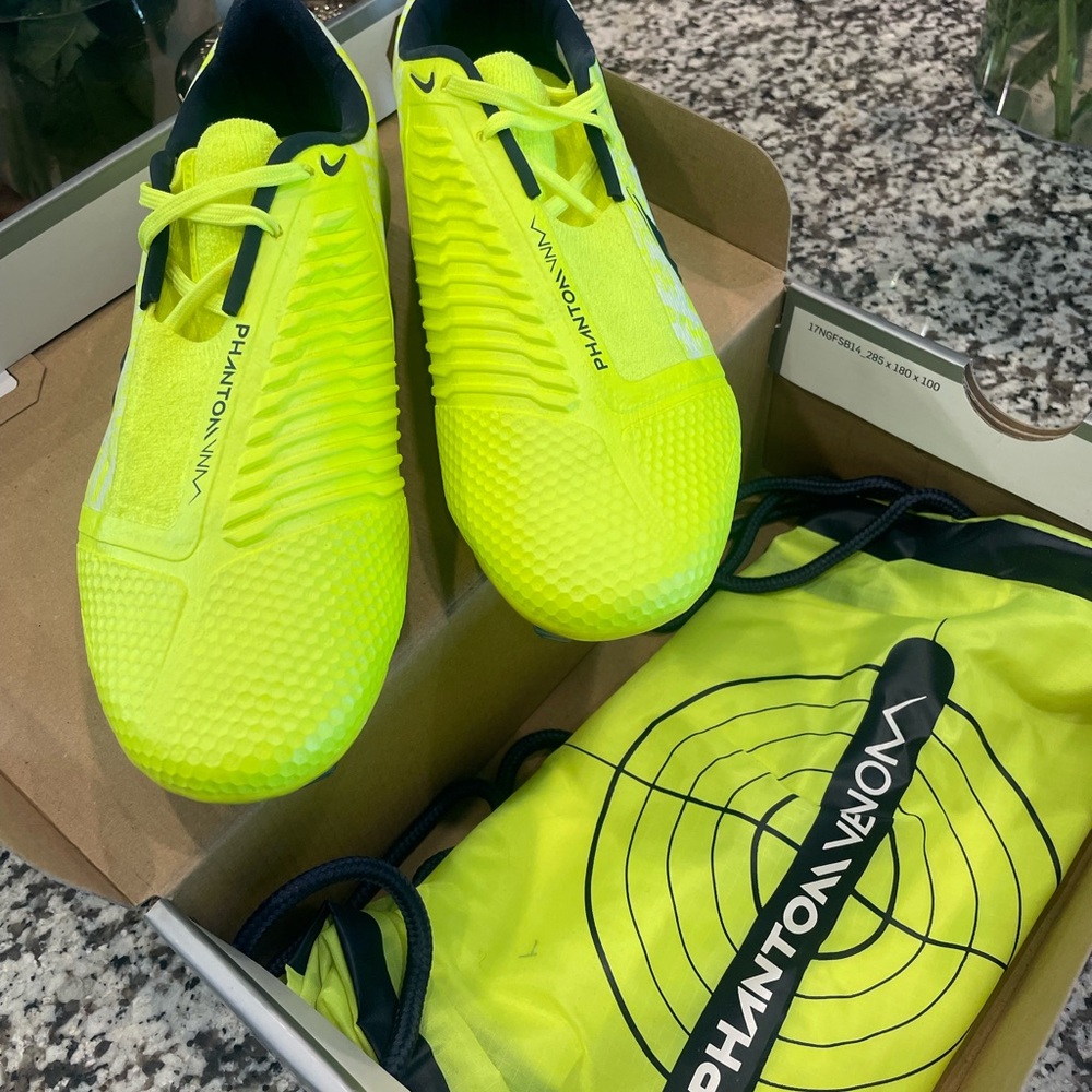 Nike Phantom Venom Elite FG Soccer Cleats - Volt